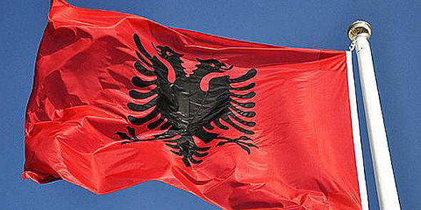 albanija-zastava_590